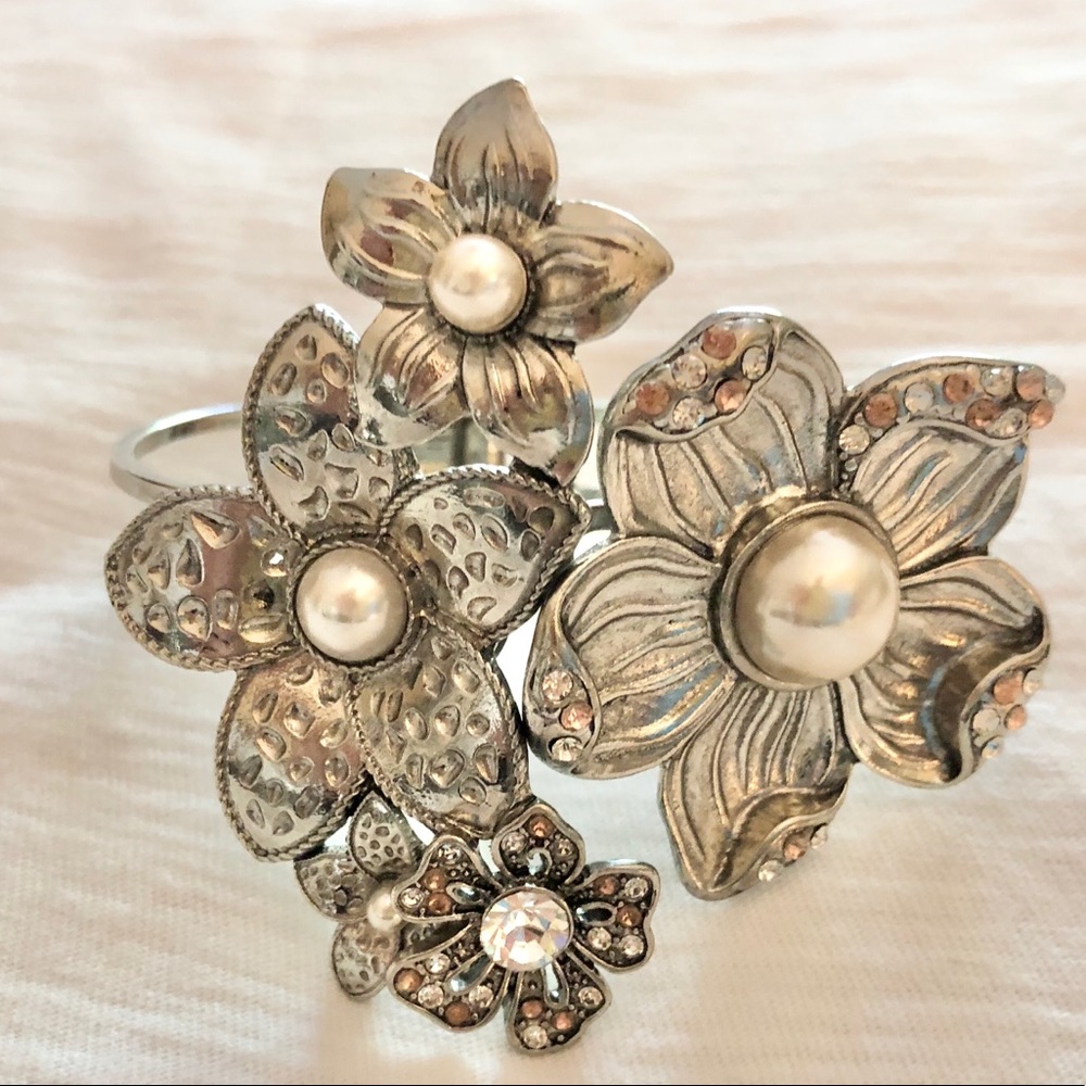Floral bracelet